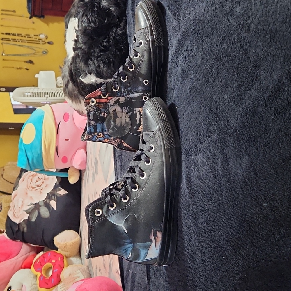 Unique, dark knight Men's size 6, women's size 8 Converse hightop sneaker